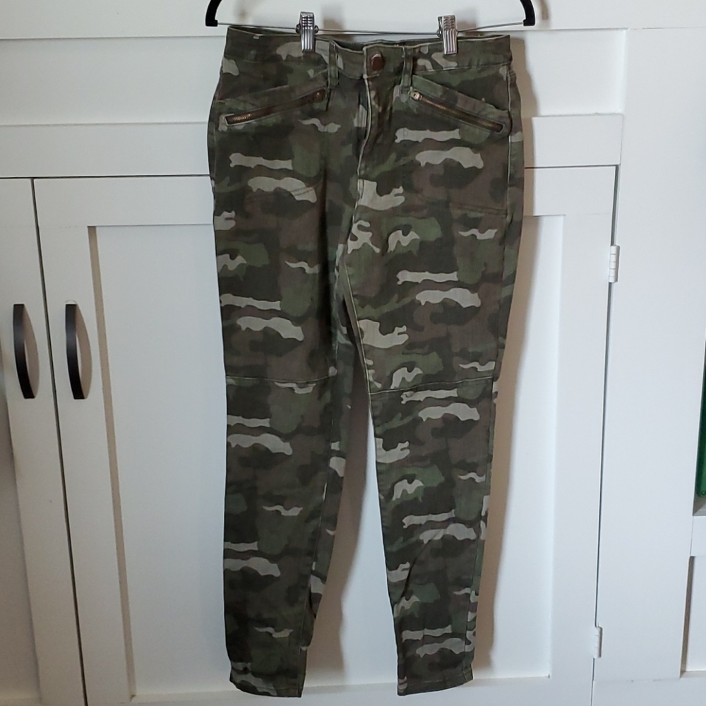 Camo skinny jeans